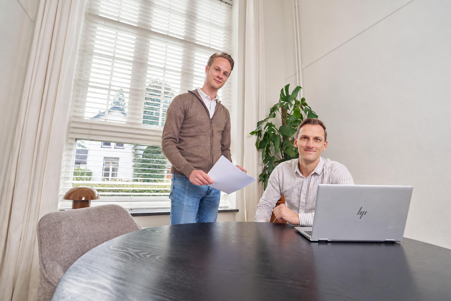 Eric Brandemann en Peter Vriend van SoliDeo op kantoor in Apeldoorn